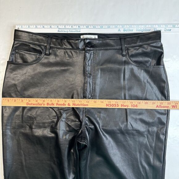 Abercrombie Fitch Ankle Straight Ultra Hi-Rise Faux Leather Pant 35/20 Black EUC - Picture 4 of 15